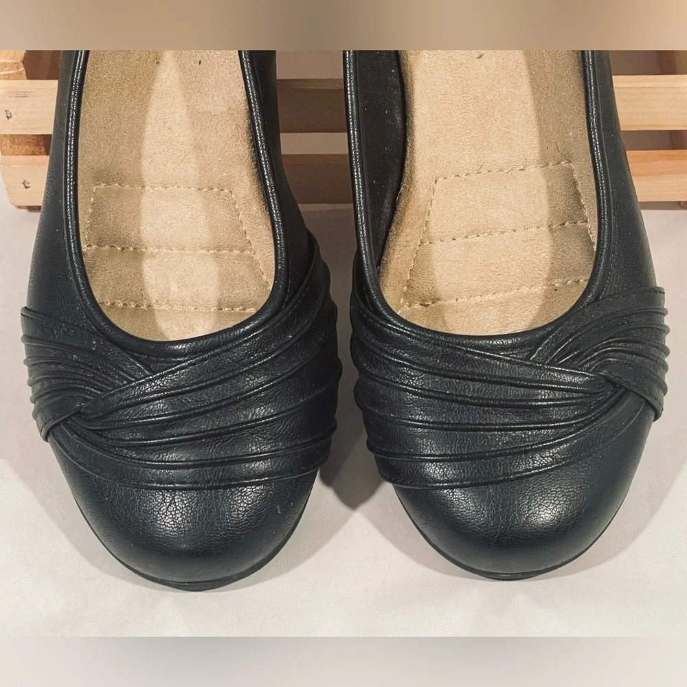 💥3/$50 White Mountain Black Vegan Leather Ballet Flats | Accent Band | EUC